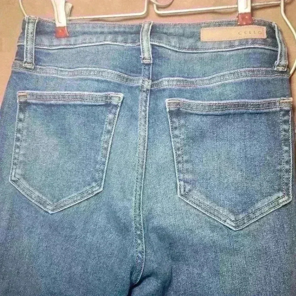 Cello woman's sz 3 Juniors high waisted frayed Skinny jean - Picture 3 of 4